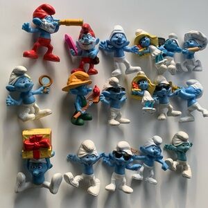 17 McDonald’s collectible Smurfs